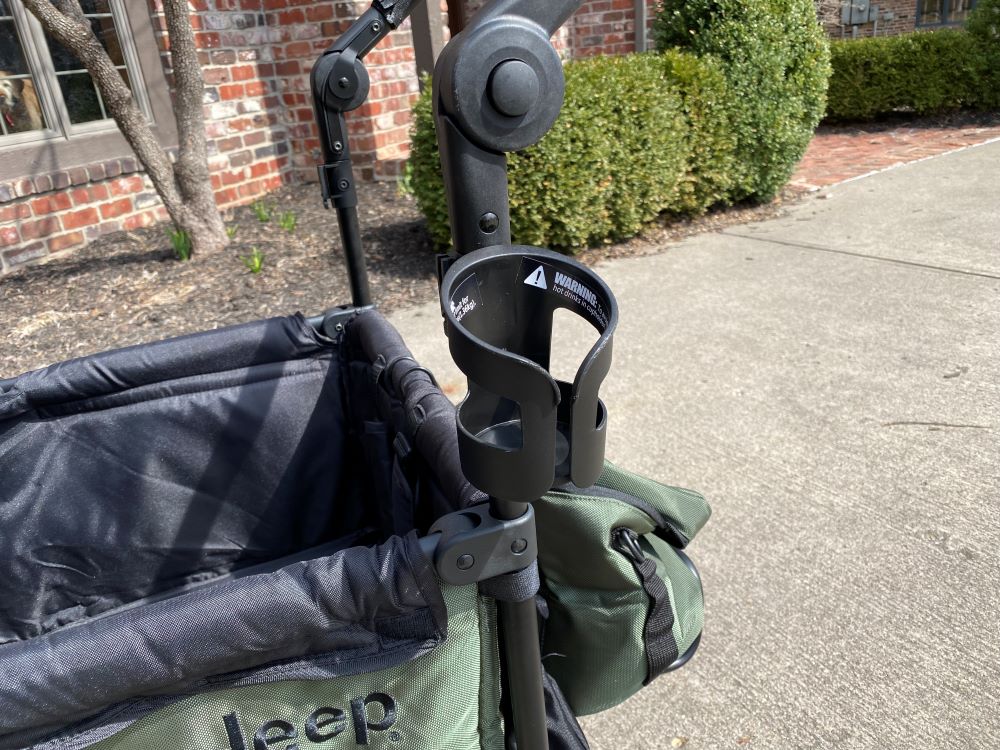 Jeep wagon cupholder mounted under rear handle