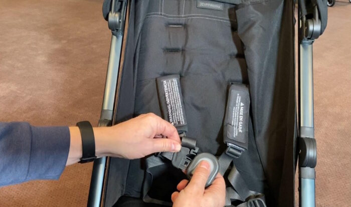 uppababy g-luxe buckle and 5-point harness