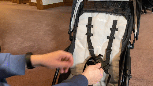 buckling and unbuckling the kolcraft cloud plus harness