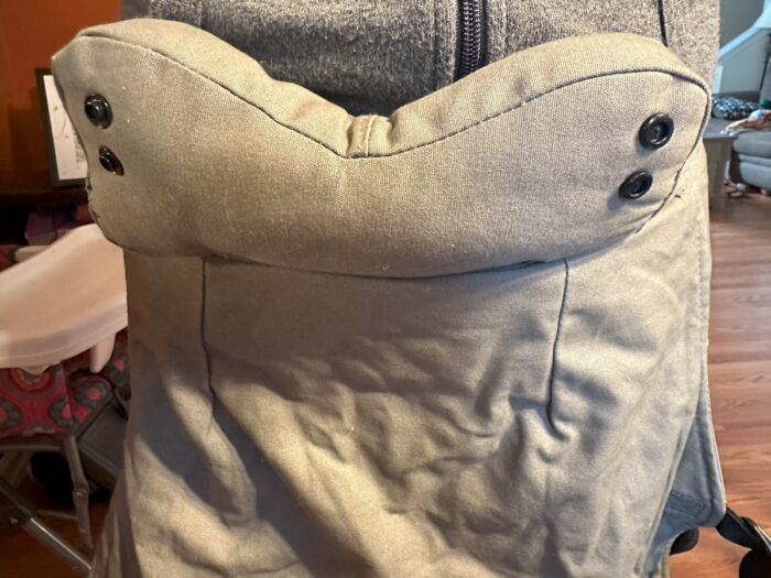 Image of the unfolded newborn seat of the Boba