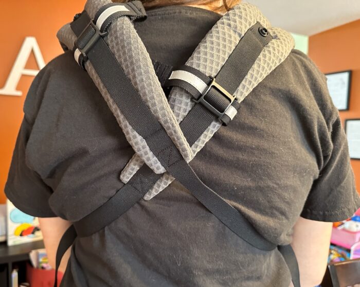 Image of the "X" pattern straps on the Ergobaby Omni Breeze